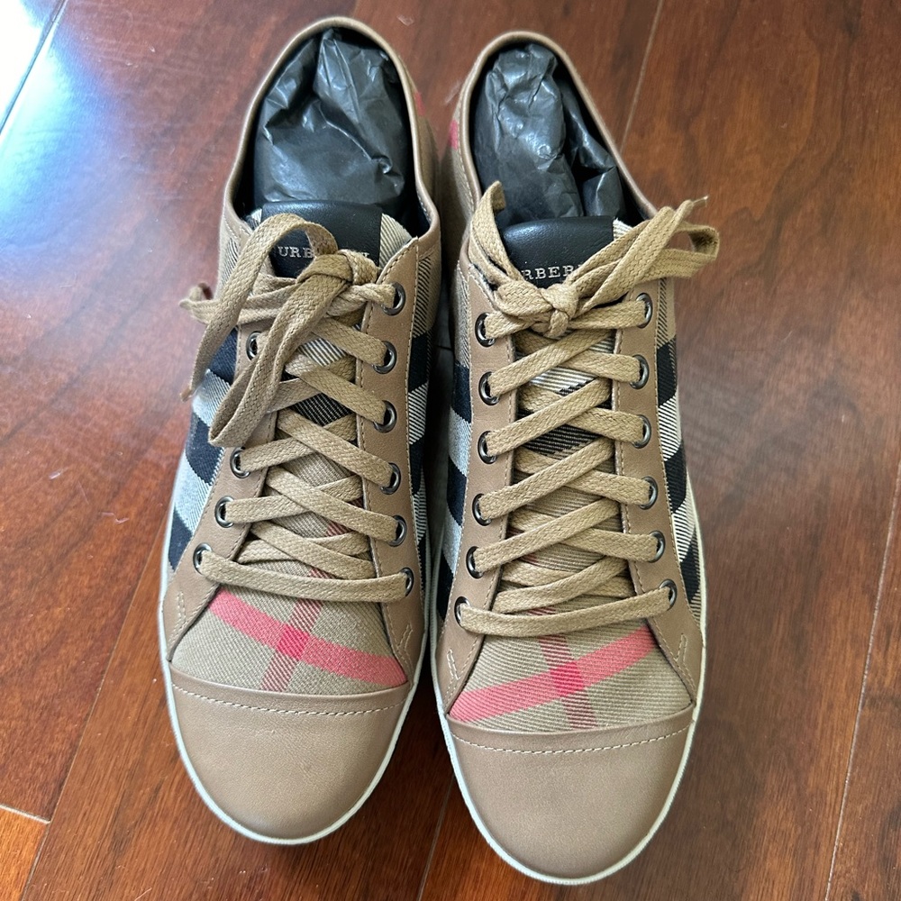 Burberry sneakers 39